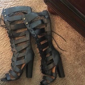 Super cute lace up sandals!